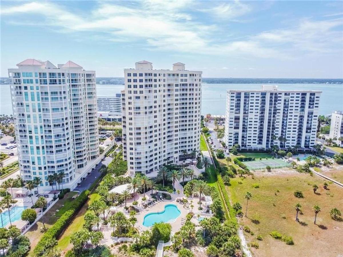 Meridian 1001 - A Spacious Beachfront Condo Clearwater Beach Exterior photo