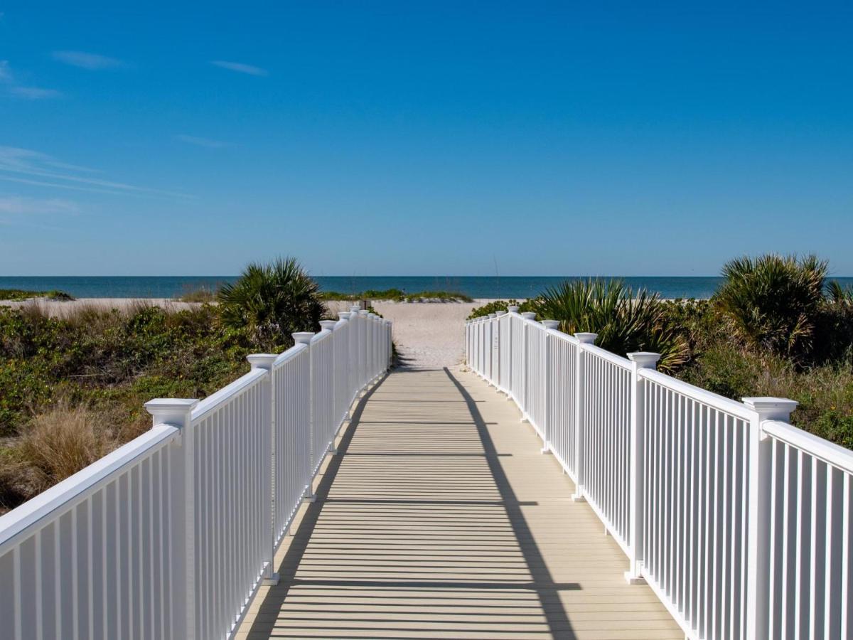 Meridian 1001 - A Spacious Beachfront Condo Clearwater Beach Exterior photo