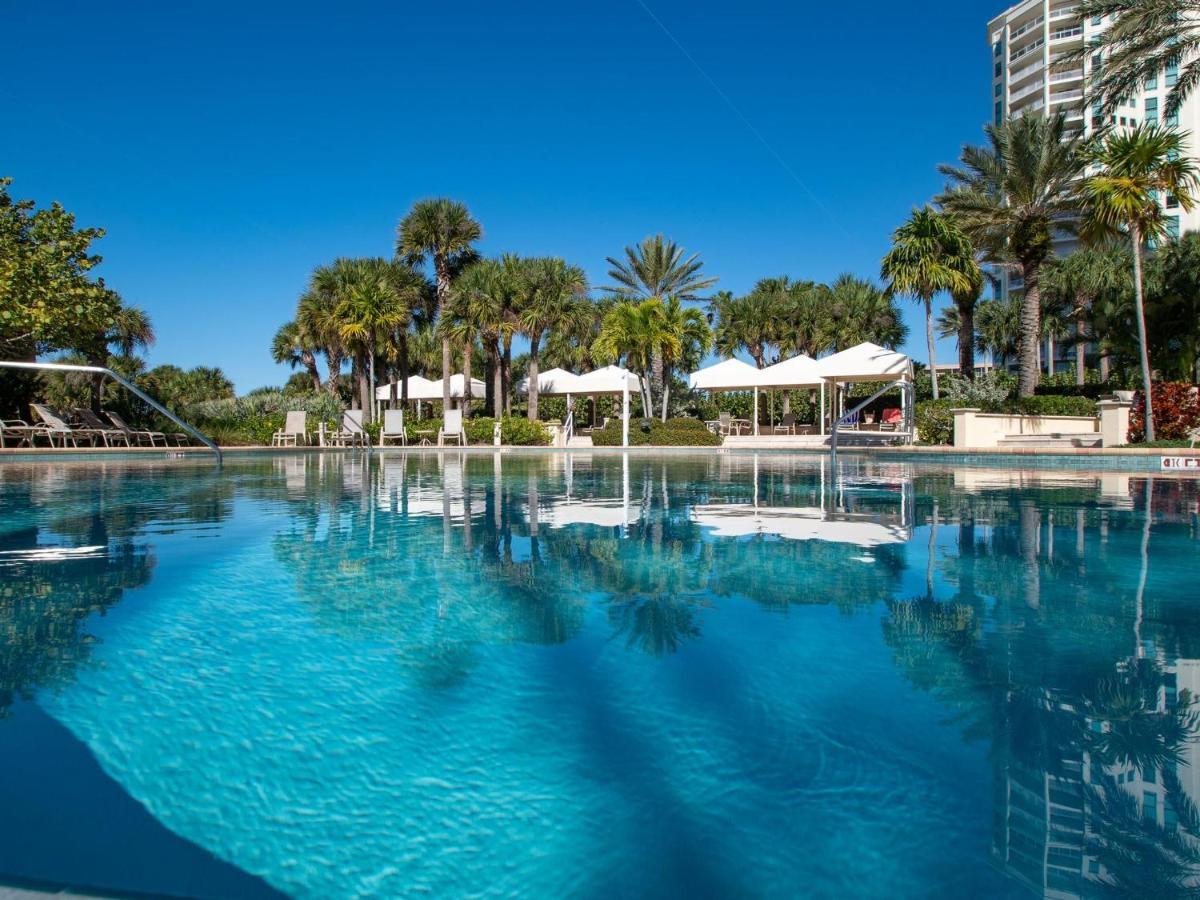 Meridian 1001 - A Spacious Beachfront Condo Clearwater Beach Exterior photo