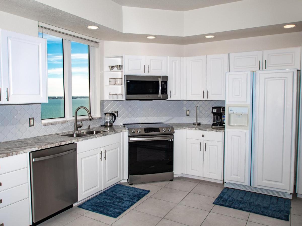 Meridian 1001 - A Spacious Beachfront Condo Clearwater Beach Exterior photo